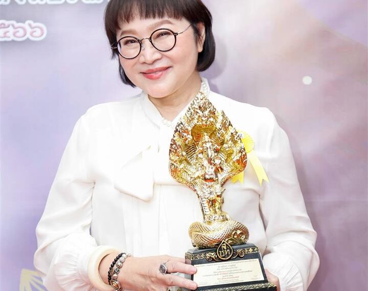 หน่อง-อรุโณชา นำทีมคนบันเทิง เข้ารับรางวัล “นาคเณศ” ประจำปี 2566
